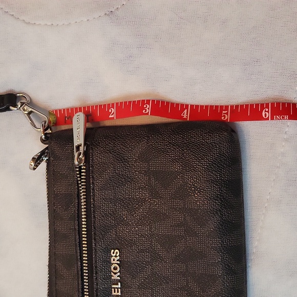 Michael Kors Wristlet - Picture 11 of 11